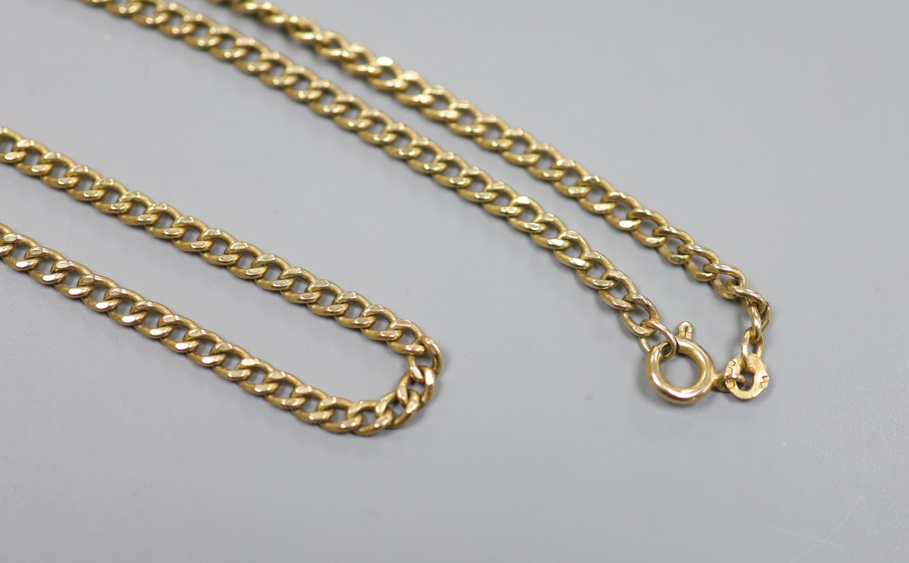 A modern 9ct gold curb link chain